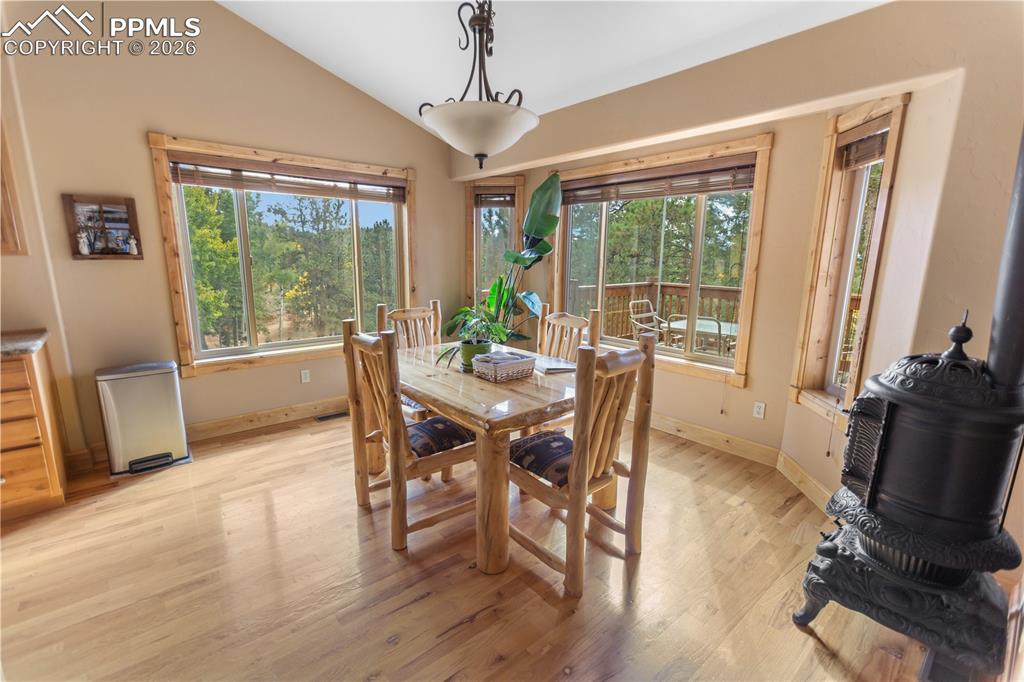 Image 11 of 40: Dining Area