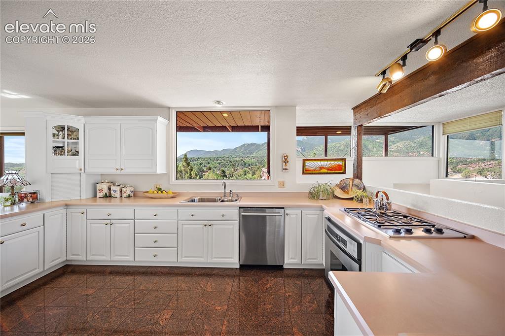 Image 23 of 47: Open and spacious kitchen. Views from every direction.