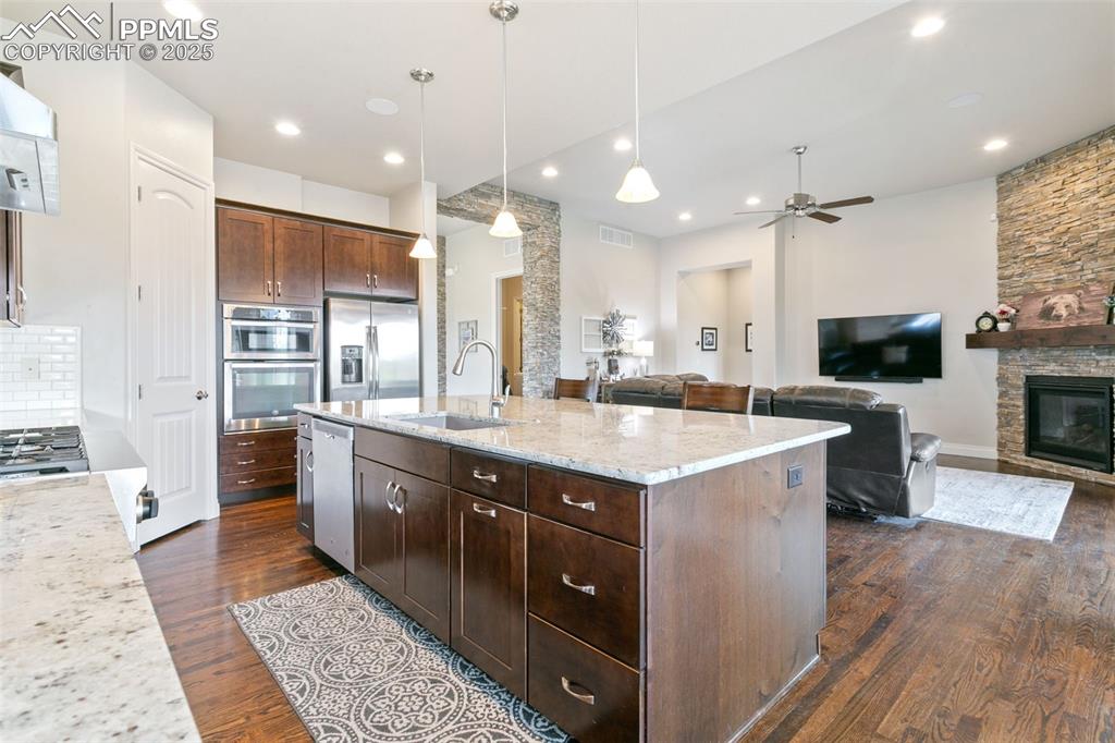 Image 10 of 44: Kitchen