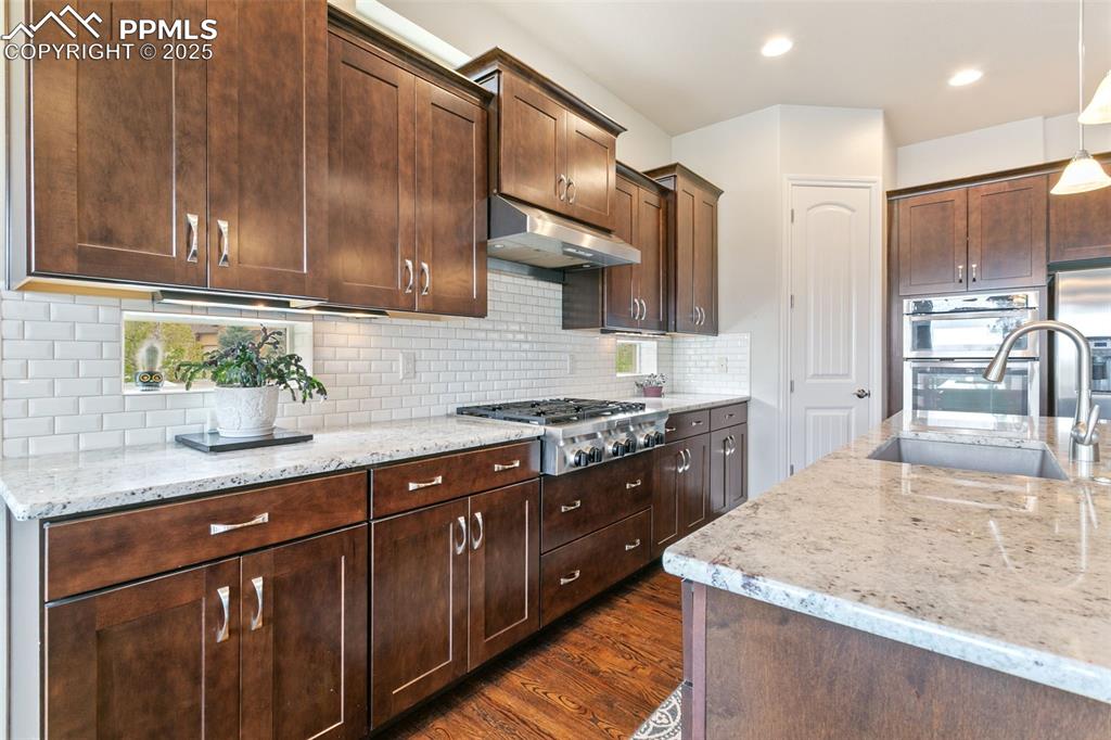 Image 11 of 44: Kitchen