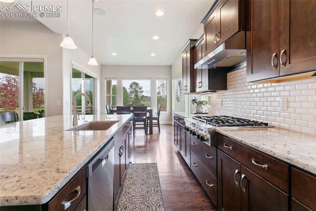 Image 14 of 44: Kitchen