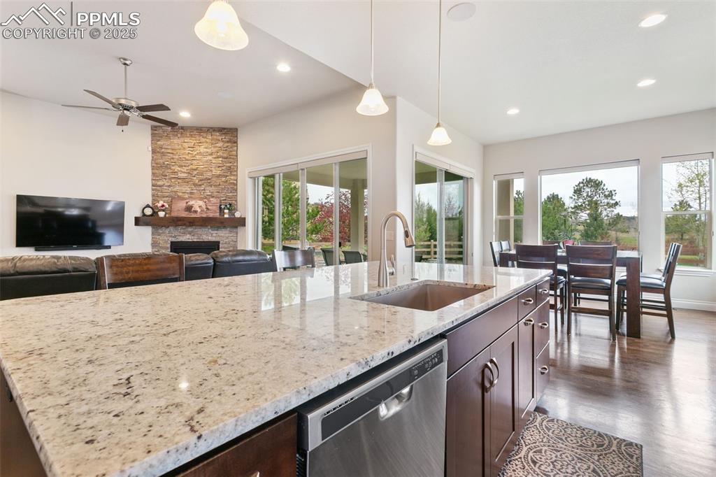Image 15 of 44: Kitchen