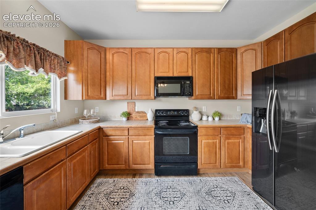 Image 11 of 44: Kitchen