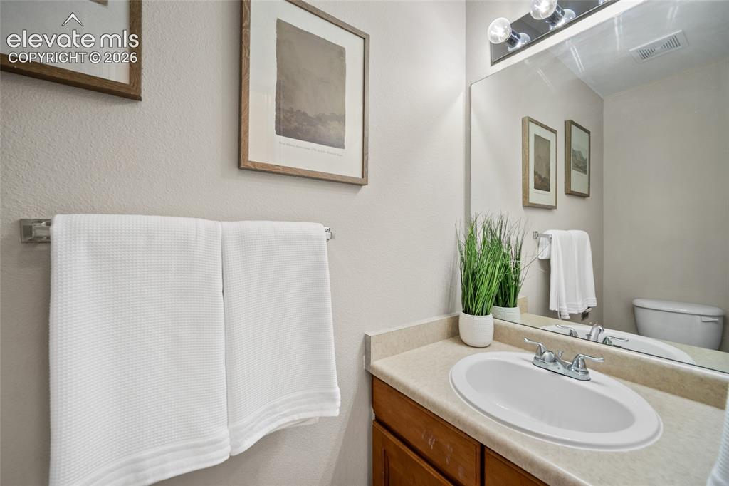 Image 21 of 44: Bathroom