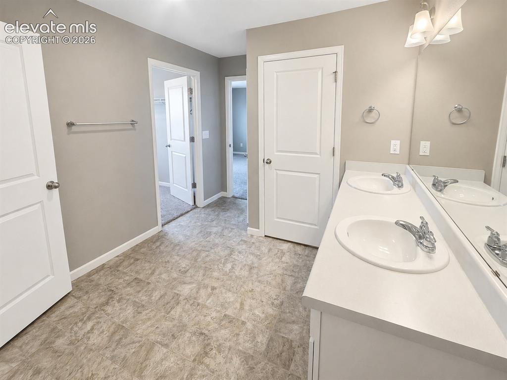 Image 12 of 29: Kitchen