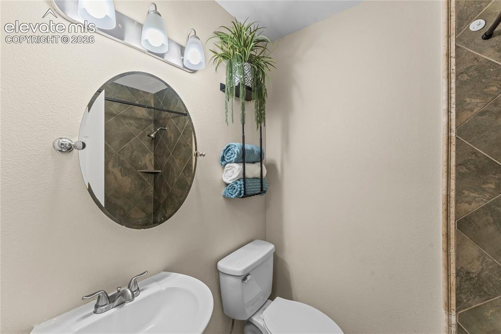 Image 15 of 30: Main level full guest bathroom