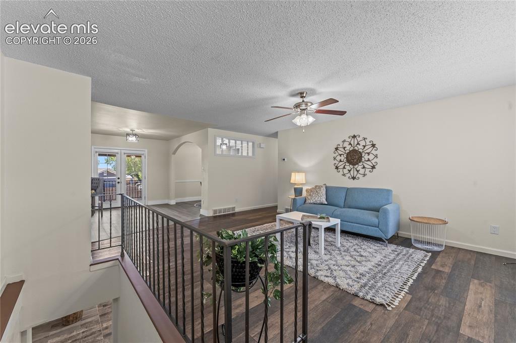 Image 3 of 30: Mail level entry living room