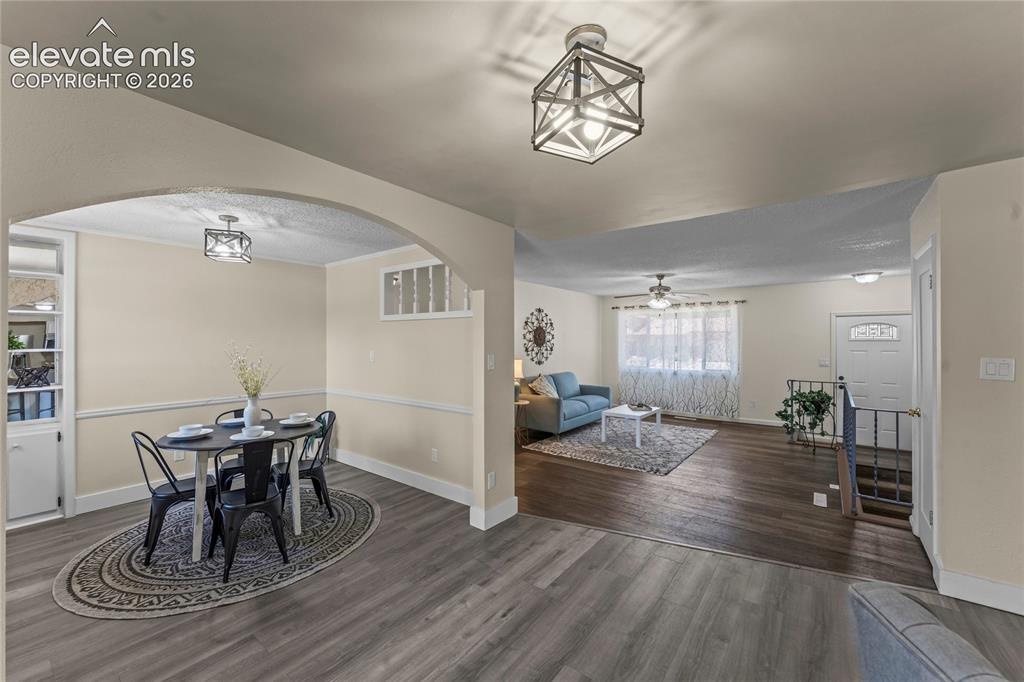 Image 9 of 30: Dining Area