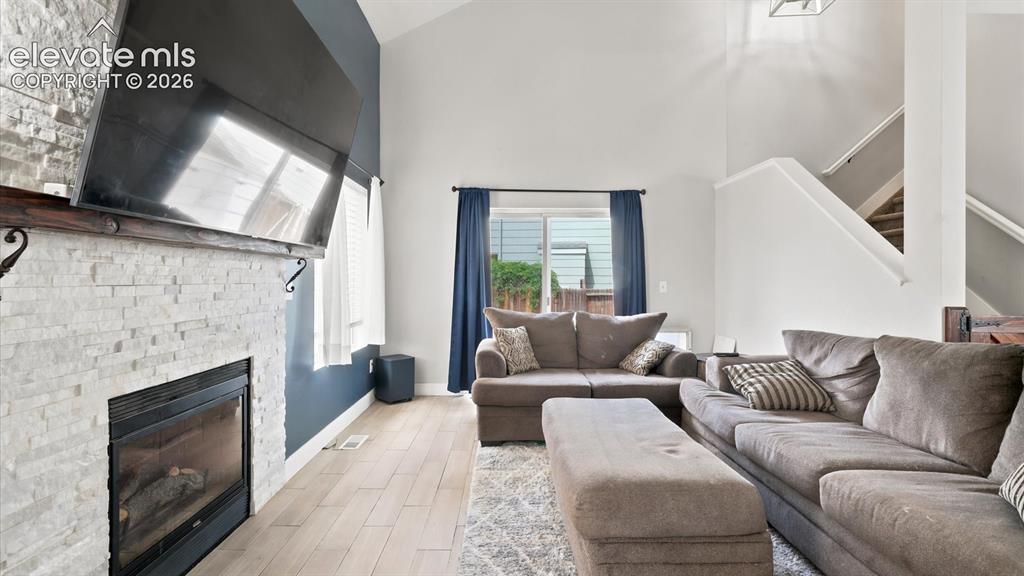 Image 16 of 50: Vaulted Great Room.