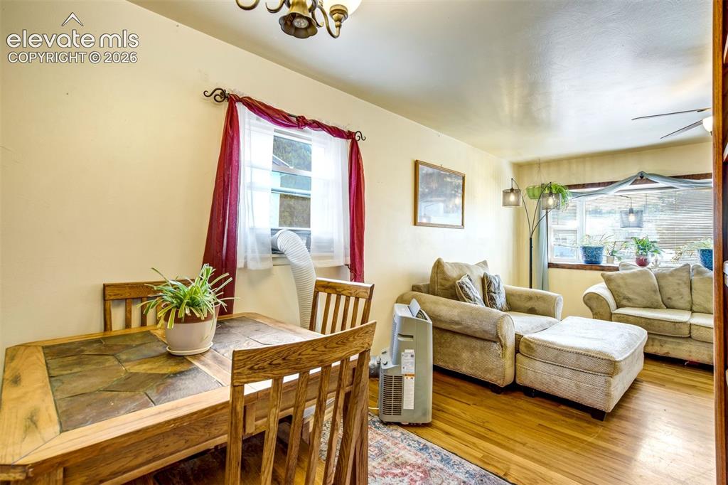 Image 10 of 46: Dining Area