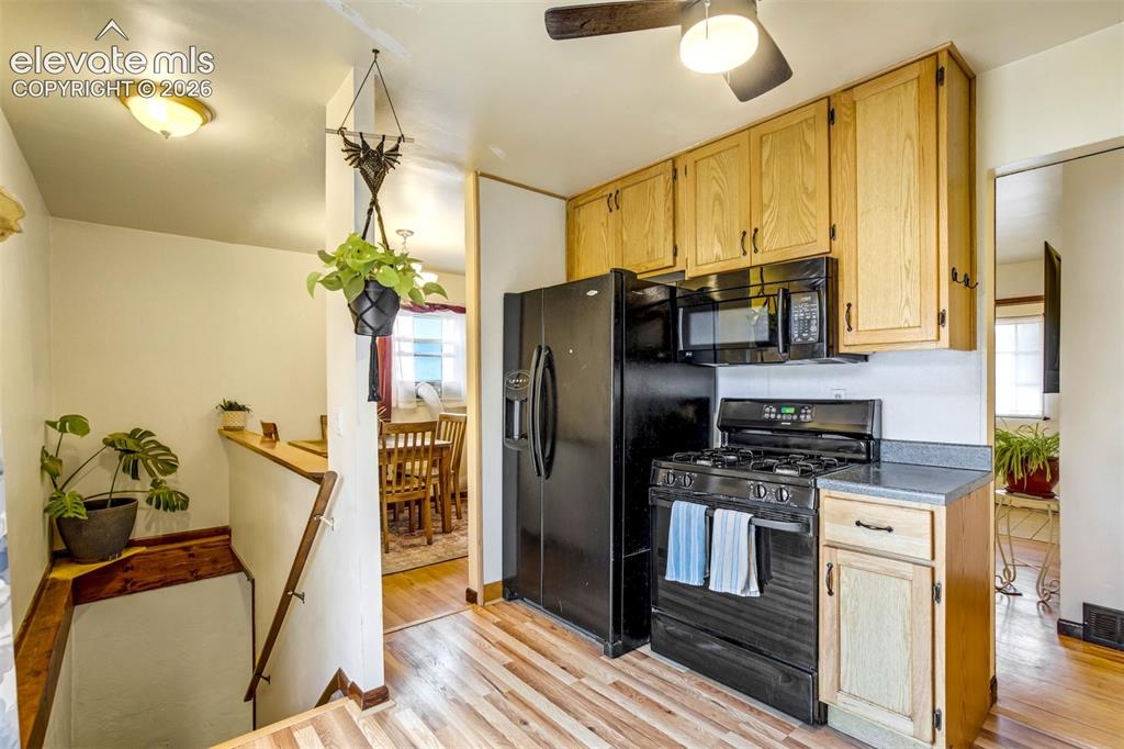 Image 14 of 46: Kitchen