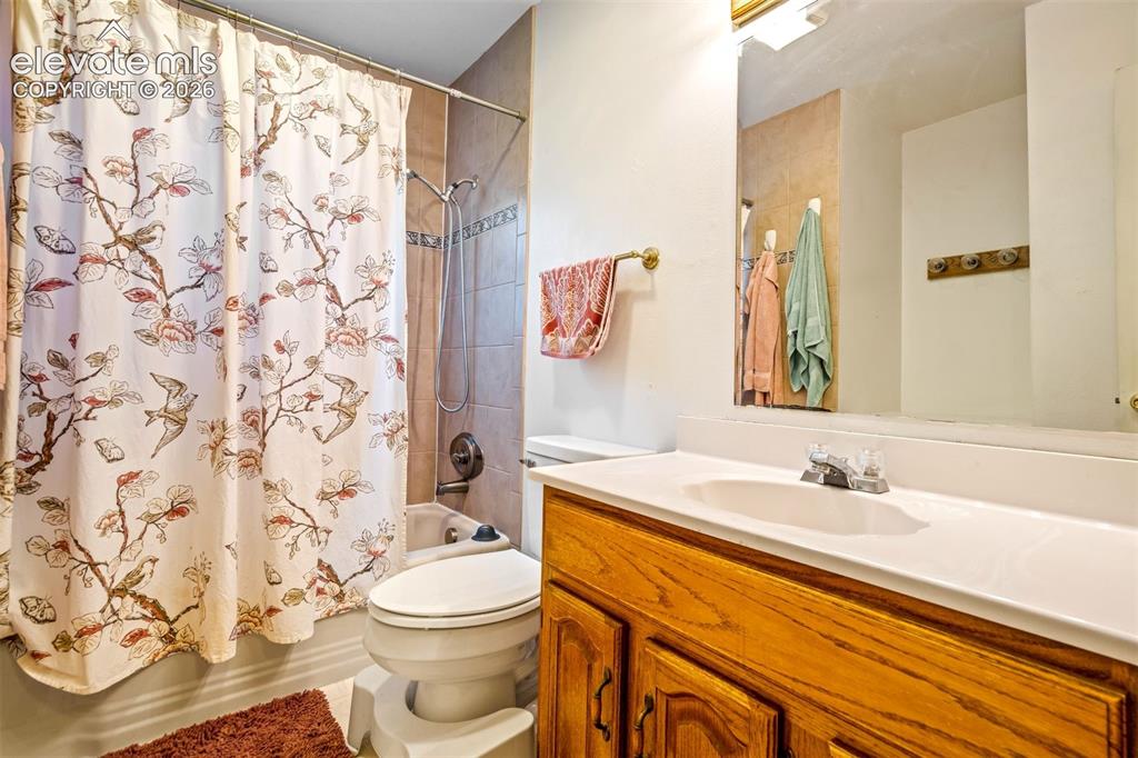 Image 22 of 46: Bathroom