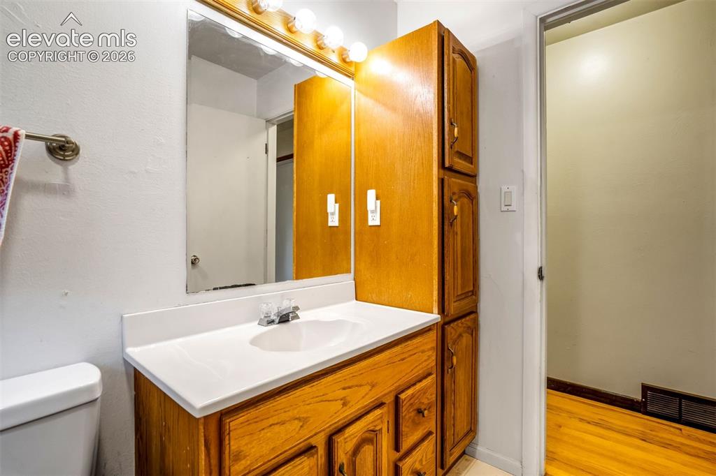 Image 23 of 46: Bathroom