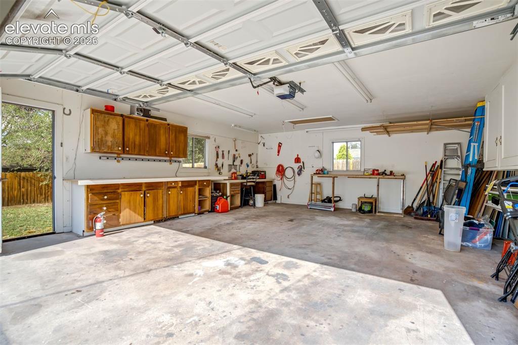 Image 41 of 46: Garage