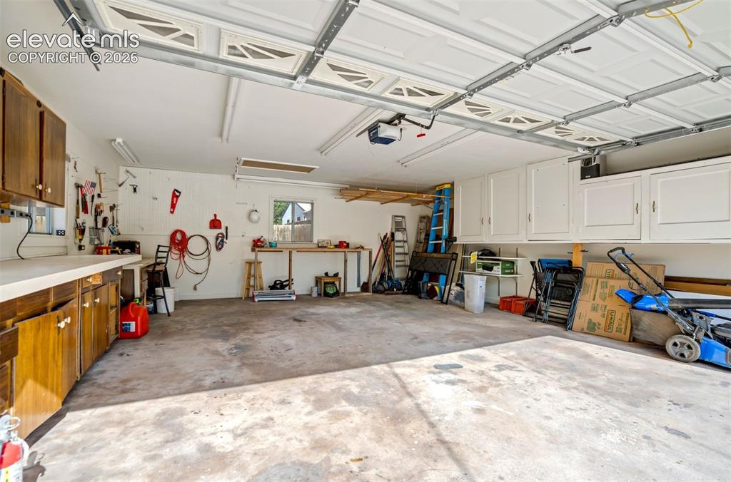 Image 42 of 46: Garage
