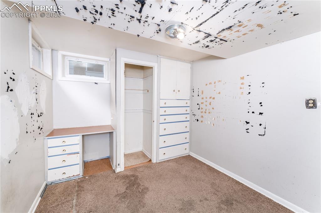 Image 18 of 28: Bedroom