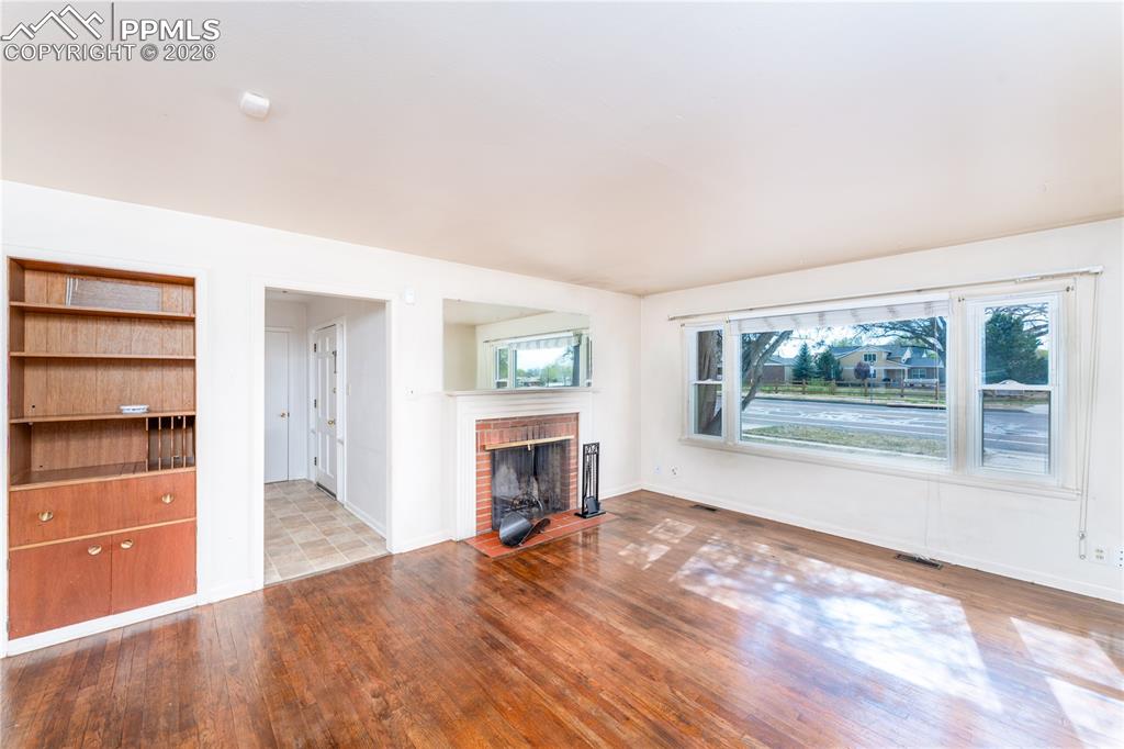 Image 3 of 28: Living Room