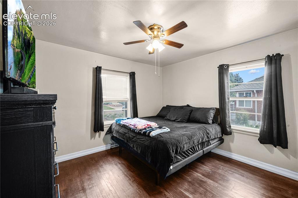 Image 12 of 29: Bedroom