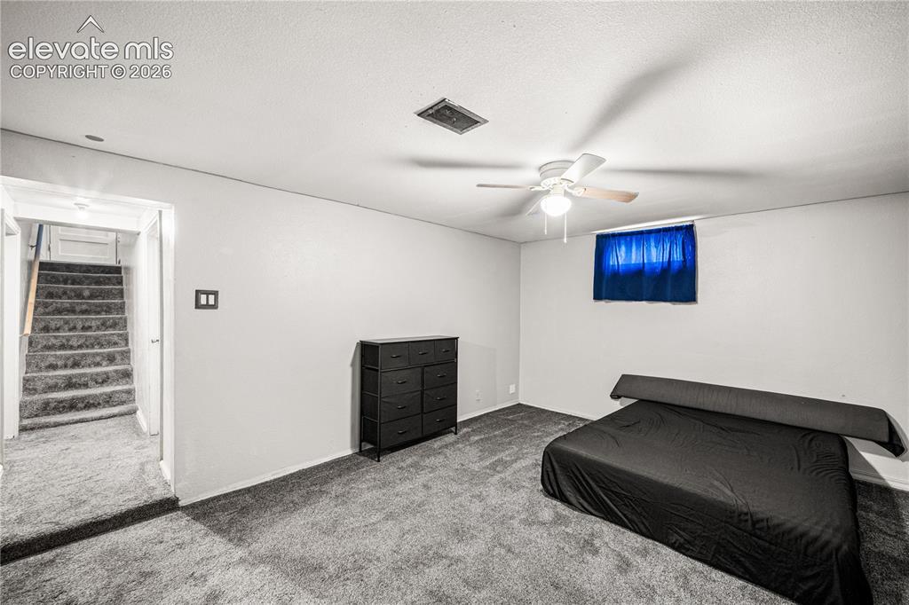 Image 18 of 29: Bedroom