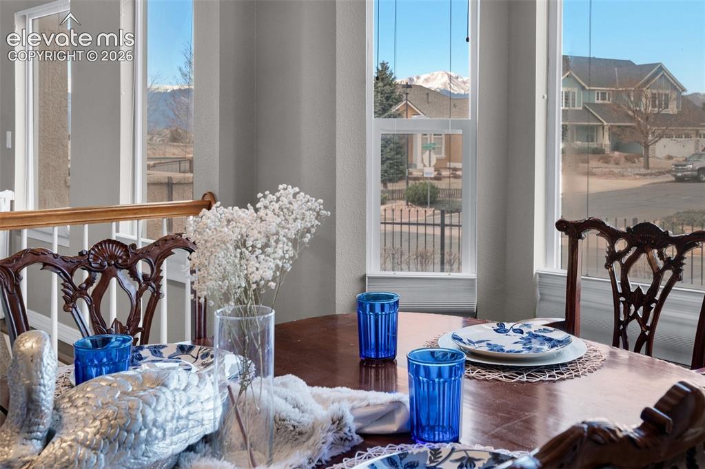 Image 14 of 32: Dining Area