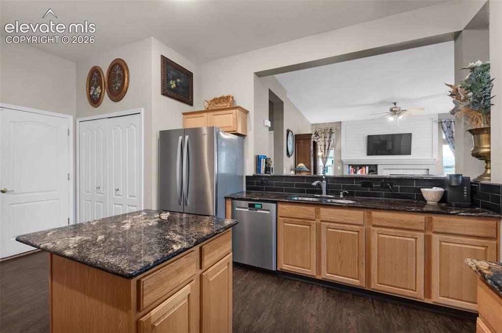 Image 9 of 32: Kitchen