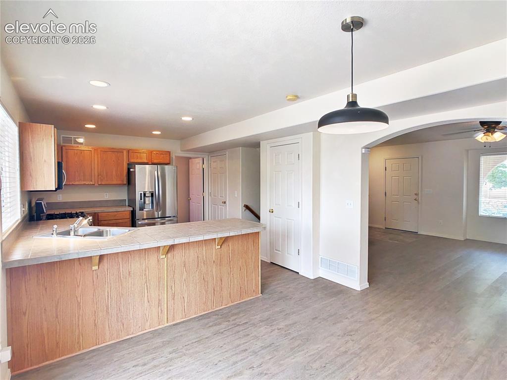 Image 10 of 32: Kitchen
