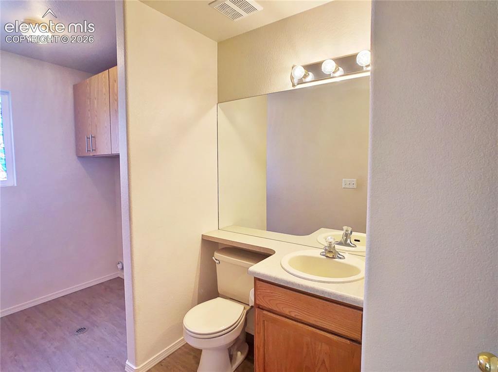 Image 17 of 32: Bathroom