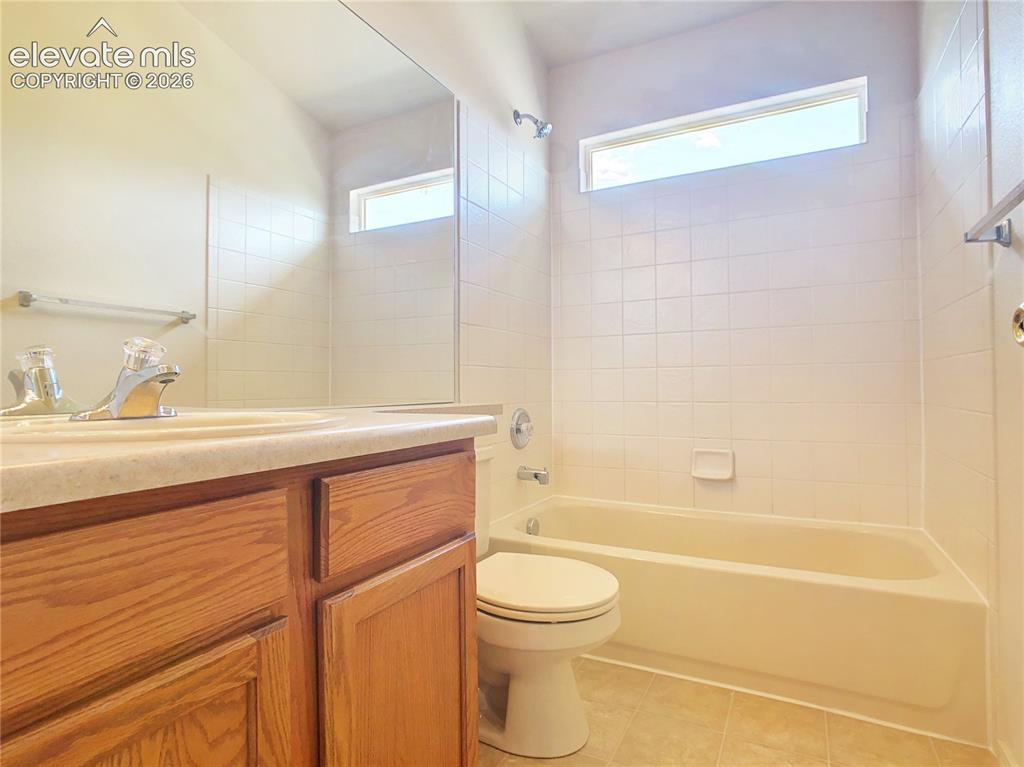 Image 22 of 32: Bathroom