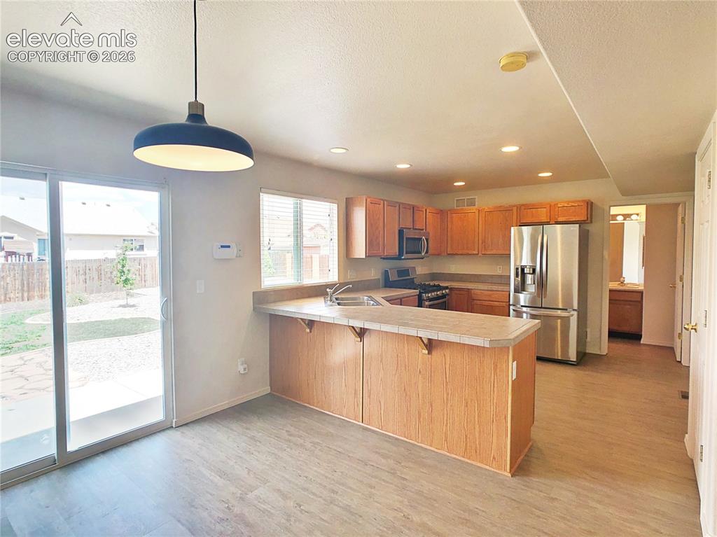 Image 5 of 32: Kitchen