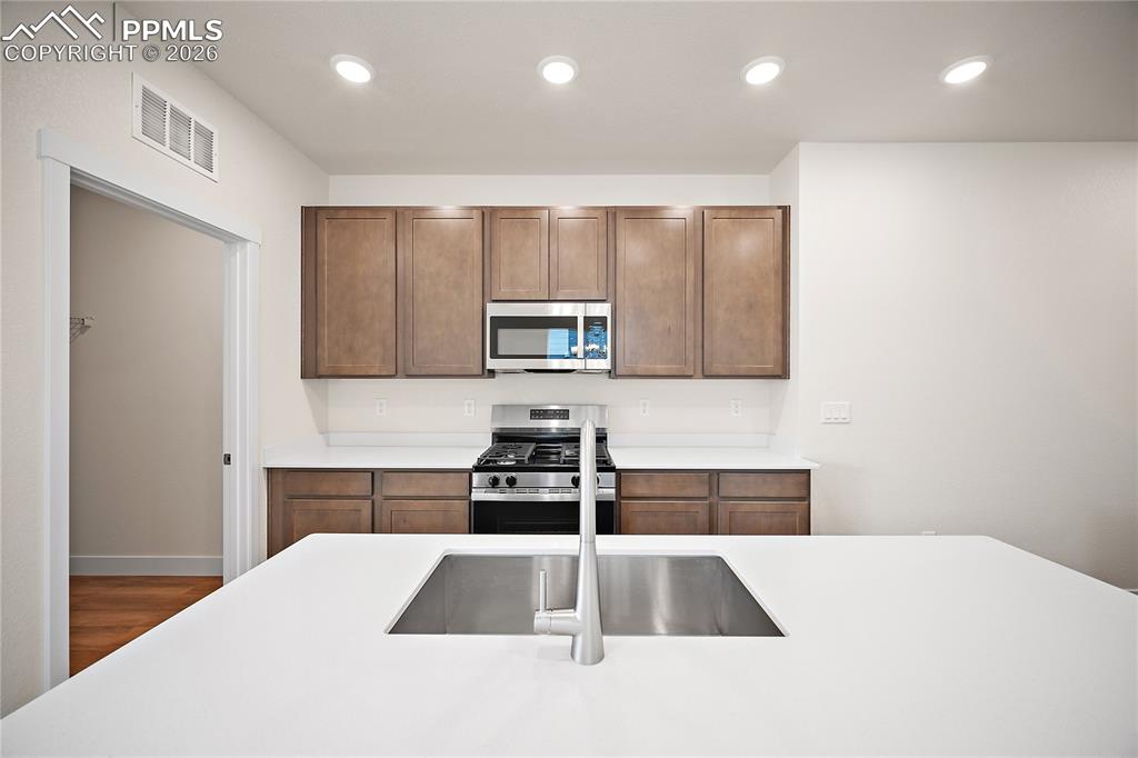 Image 14 of 33: Kitchen