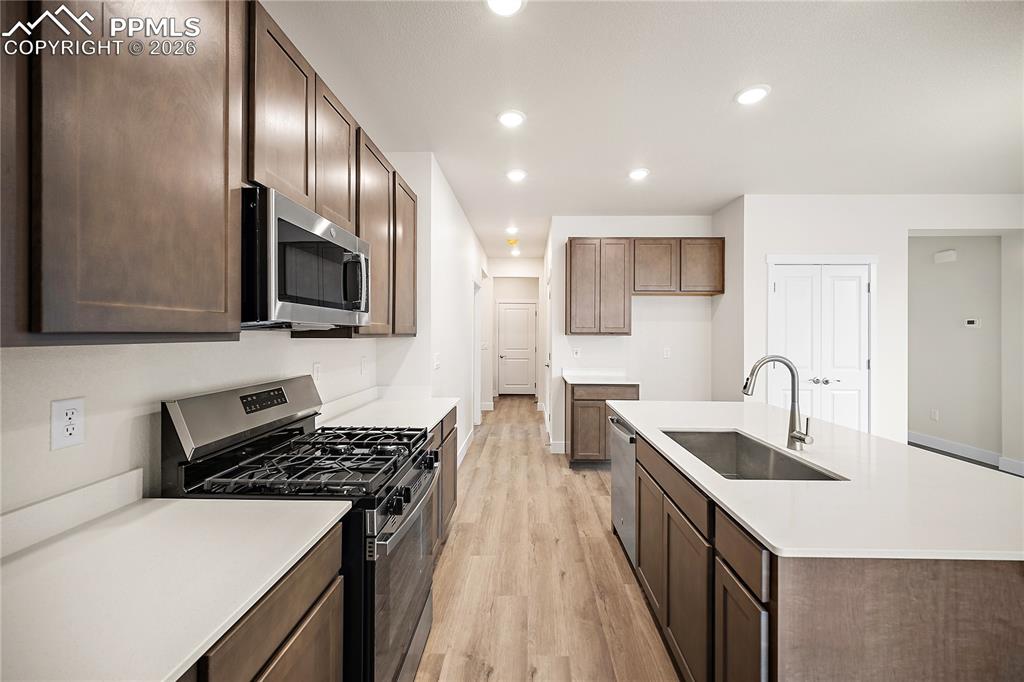 Image 17 of 33: Kitchen