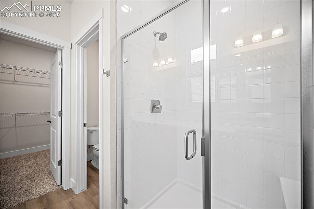 Image 20 of 33: Bathroom