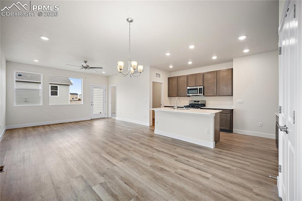 Image 26 of 33: Kitchen