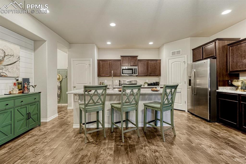 Image 15 of 50: Kitchen