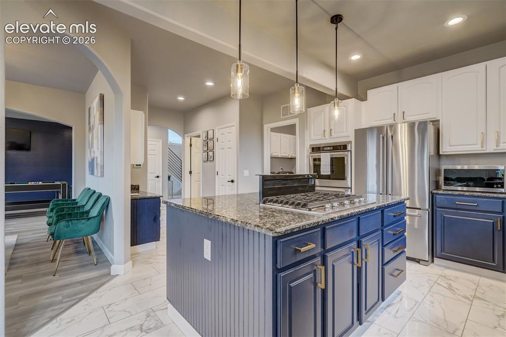 Image 10 of 49: Kitchen