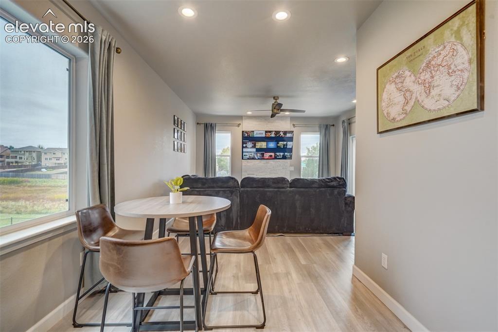 Image 17 of 49: Dining Area