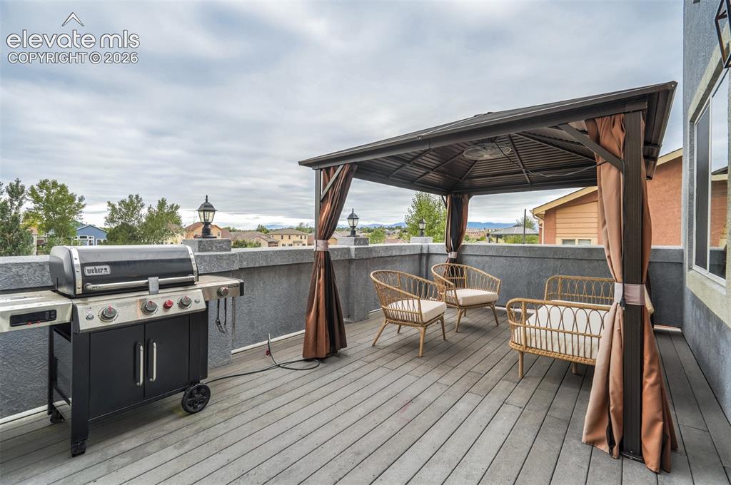 Image 45 of 49: Deck