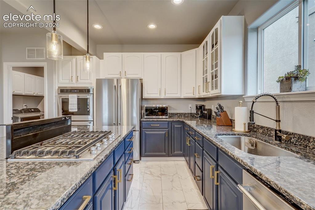 Image 9 of 49: Kitchen