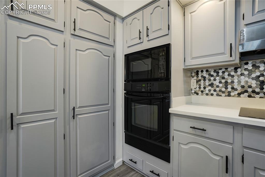Image 18 of 50: Kitchen