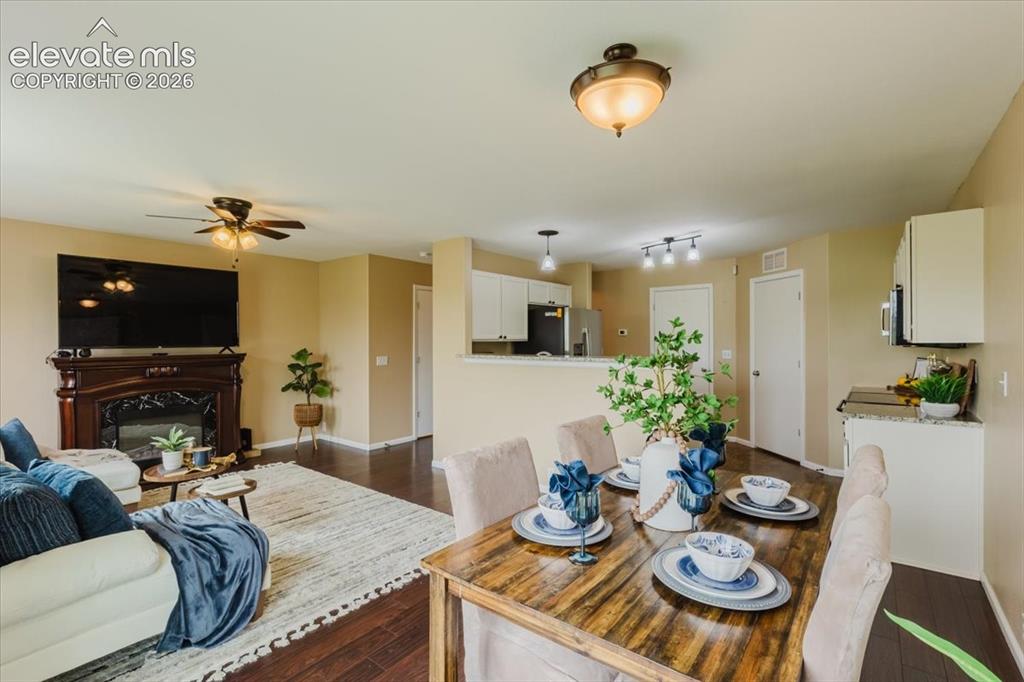 Image 12 of 49: Dining Area
