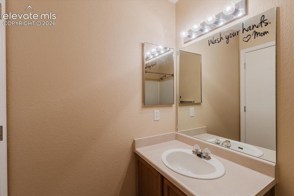 Image 34 of 49: Bathroom