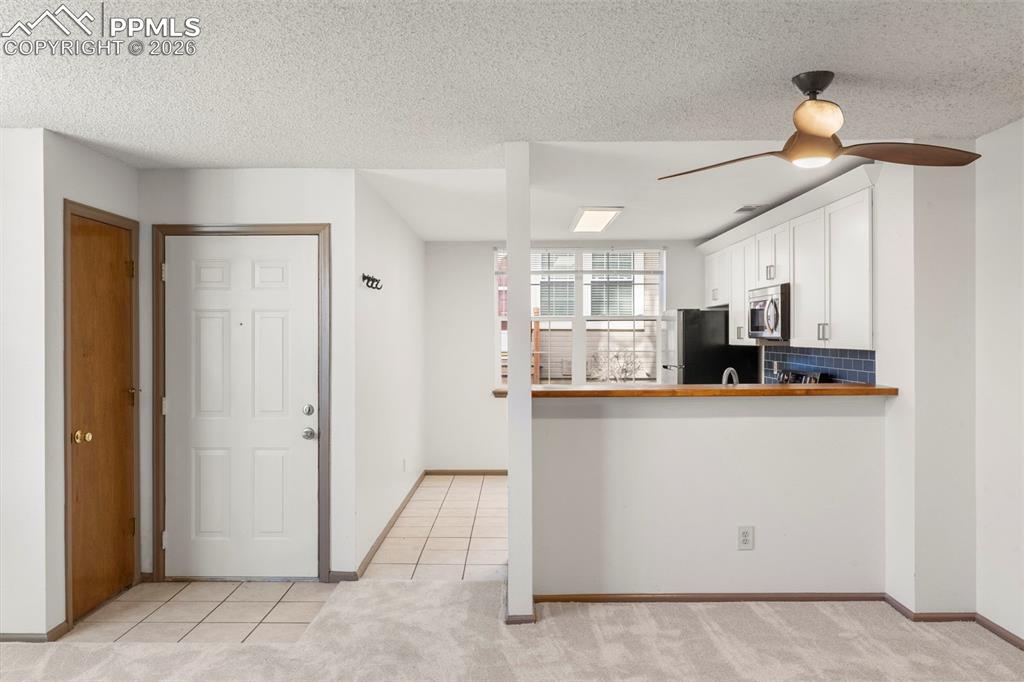 Image 34 of 50: Kitchen