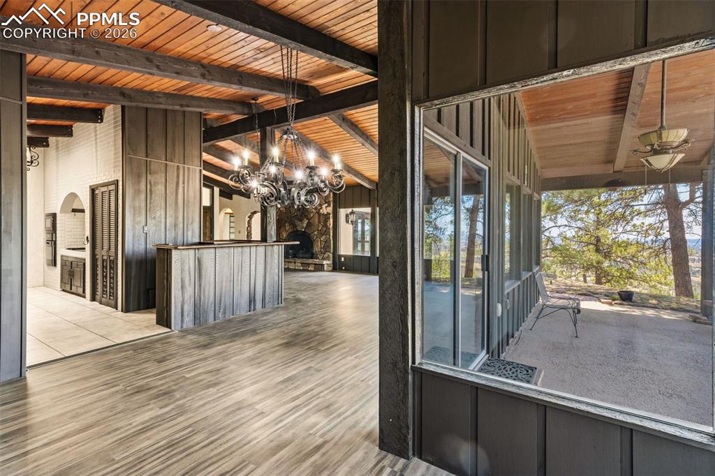 Image 12 of 44: Dining Area