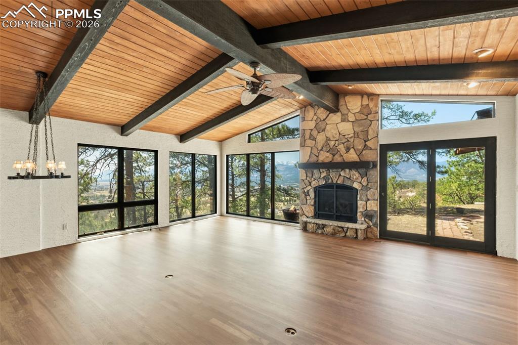 Image 19 of 44: Family Room