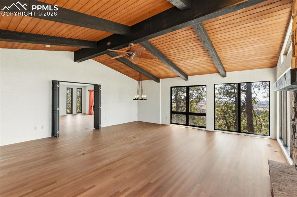 Image 21 of 44: Family Room