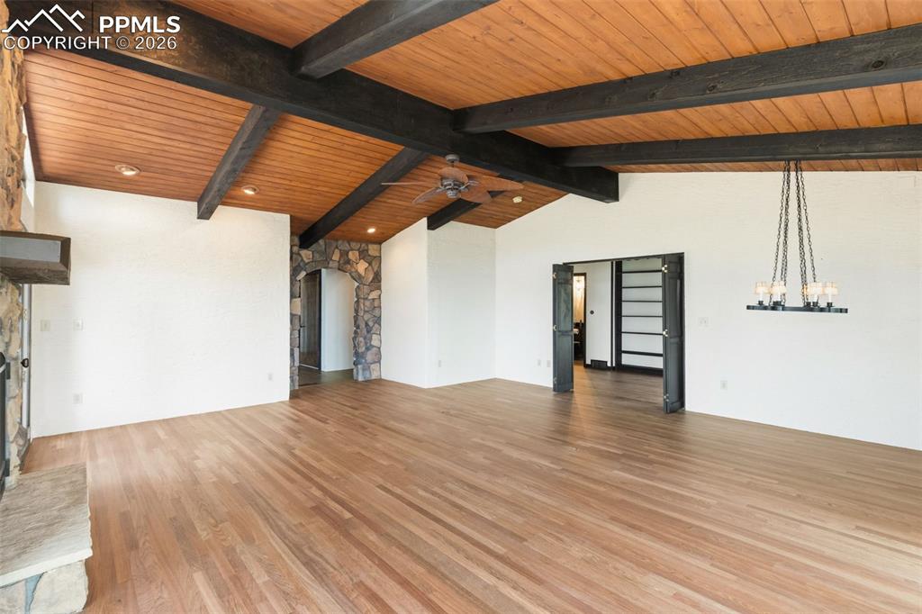 Image 22 of 44: Family Room