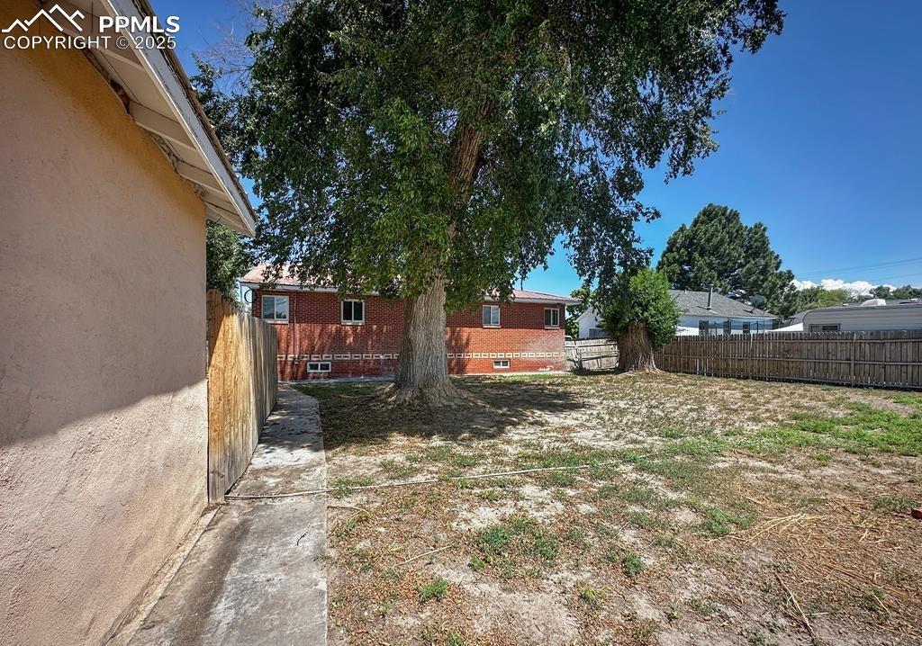 Image 17 of 19: View of yard
