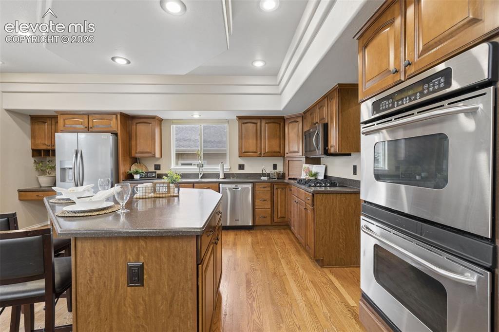Image 12 of 50: Kitchen