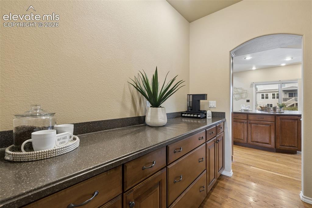 Image 18 of 50: Kitchen