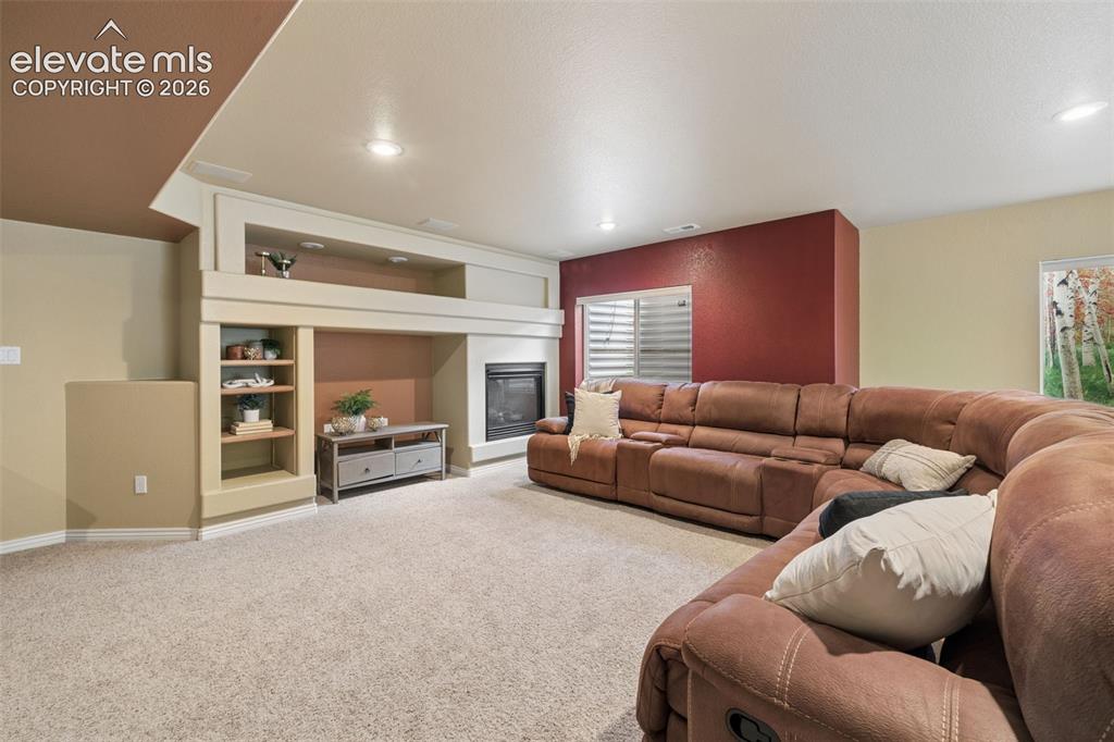 Image 40 of 50: Family Room